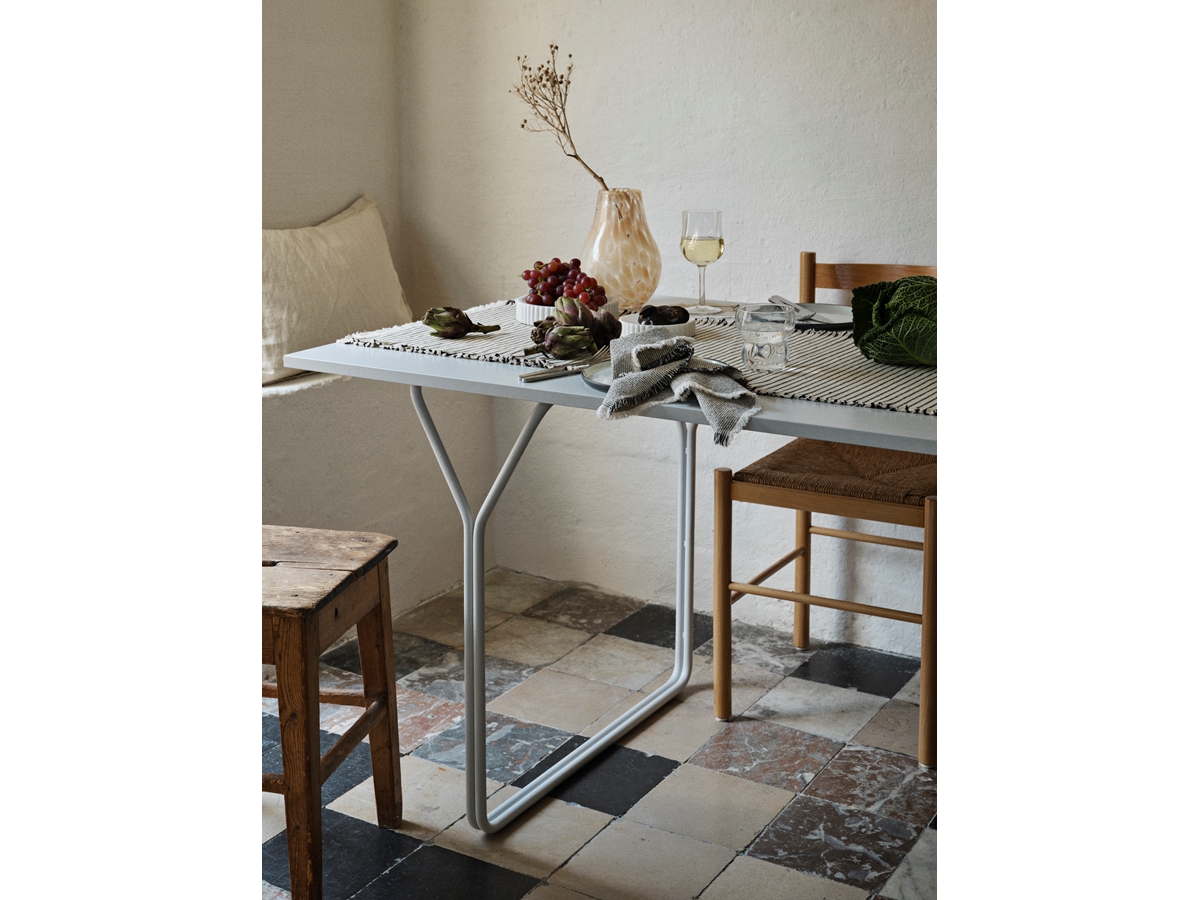 Berit Dining Table